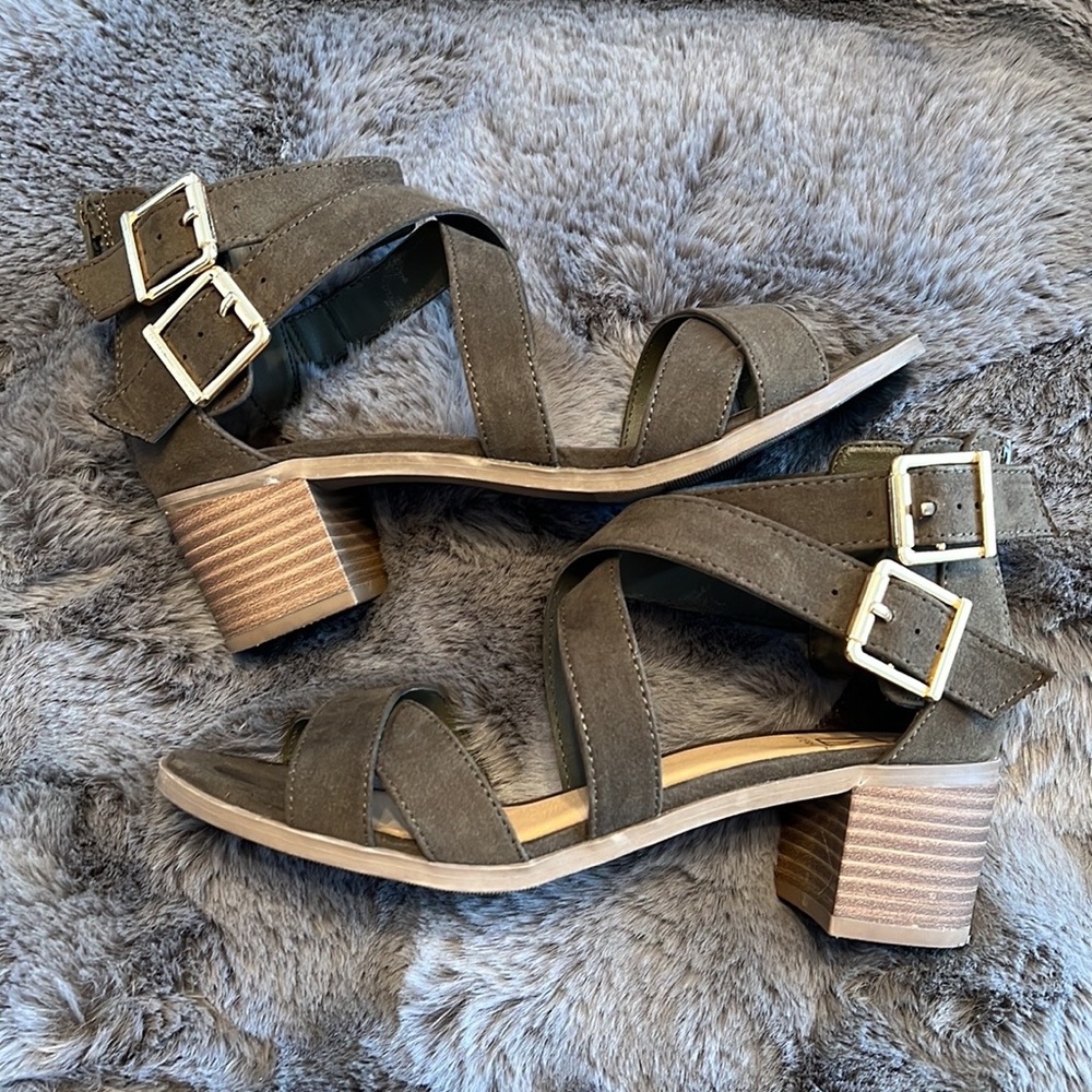 Material Girl Danee Sandals - Olive Green